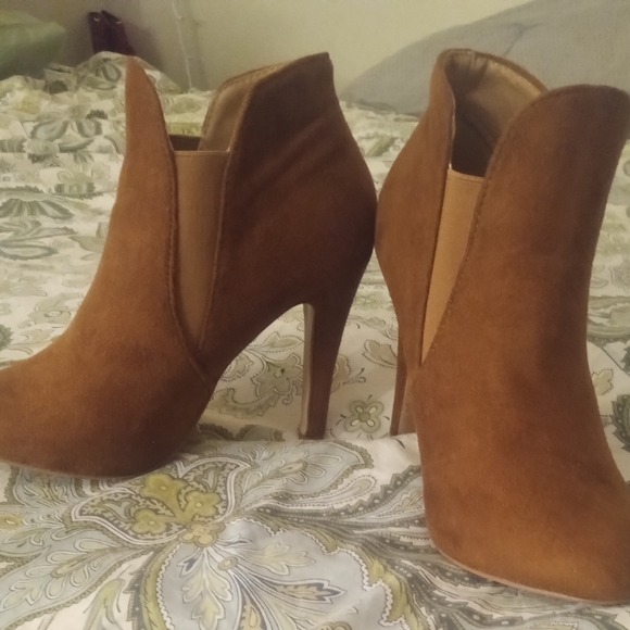 Bella Marie Chic Brown Ankle Booties Gently Used Size 7 - Picture 5 of 12
